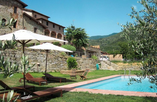 Pian di Sco House | Cosy apartment in villa for 4 guests with WIFI, pool, TV and terrace