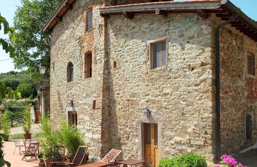 Pian di Sco House | Cosy apartment in villa for 4 guests with WIFI, pool, TV and terrace