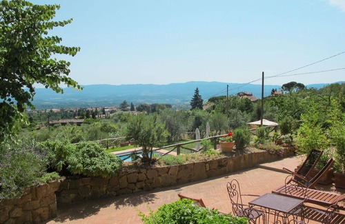 Pian di Sco House | Cosy apartment in villa for 4 guests with WIFI, pool, TV and terrace