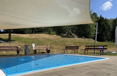 Bad Emstal House | Cosy apartment in villa for 5 guests with WIFI, pool, TV, terrace and pets allowed