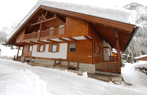 Penia House | Cosy apartment in villa for 8 people with WIFI, TV, balcony and pets allowed