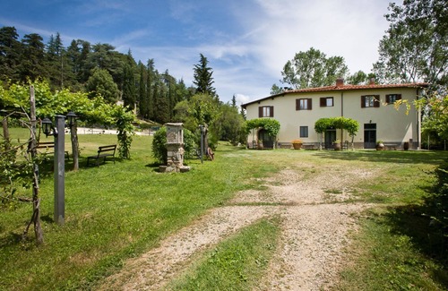 Cicogna House | Cosy apartment in villa with pool, WIFI, veranda, pets allowed, panoramic view and parking