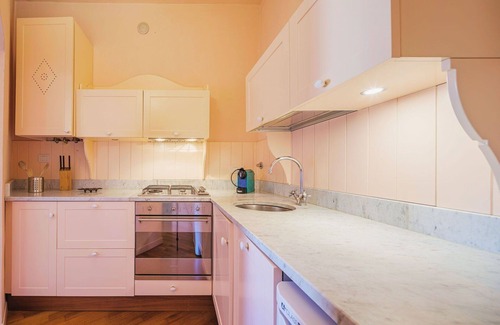 Santo Stefano del Ponte Villa | Cosy apartment in villa for 4 guests with WIFI, TV and pets allowed