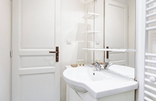 Quartier de Rochechouart Apartment | Cosy apartment near Opéra Garnier - Suite 222