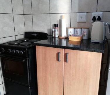 Greater Johannesburg Metropolitan Area Apartment | Cosy apartment with secure parking