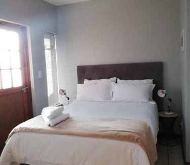 Greater Johannesburg Metropolitan Area Apartment | Cosy apartment with secure parking