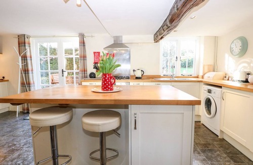 Warnham Cottage | Cosy Apple Tree Cottage in Rural Village Location within walking distance of pub