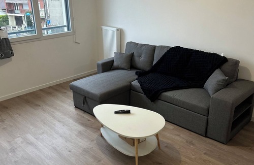 Le Blanc-Mesnil Apartment | Cosy Appt Proche Paris Stade de France Bourget