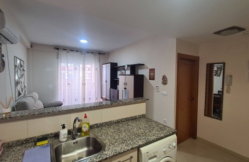 Miramar Apartment | Cosy beach flat (ground floor) with terrace, AC, Heating and fast WiFi