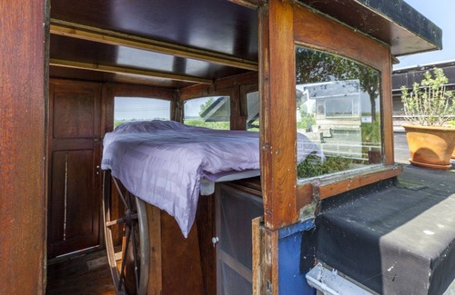 Merkem Boat Rental | Cosy Boat in Merkem with Terrace