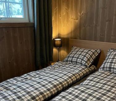 Treungen Ski Chalet | Cosy cabin between lake and mountain