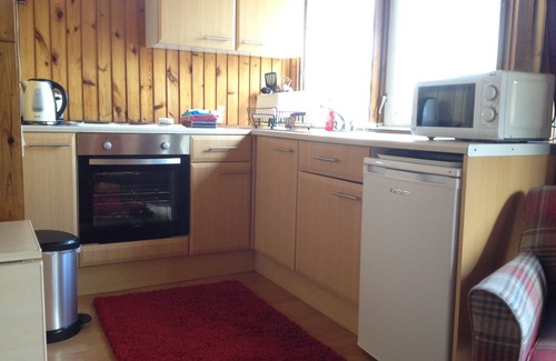 Taynuilt Cabin | Cosy cabin with open views of Loch Awe.