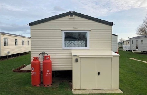 Tunstall House | Cosy Caravan Just 5 min Walk to the Beach
