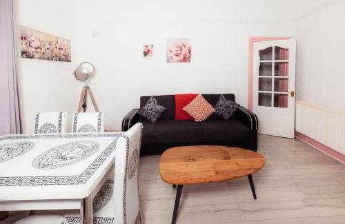 Tollcross Apartment | Cosy Central Apartment by the Meadows 11