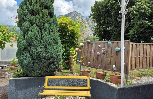 Tarascon-sur-Ariege Apartment | Cosy "champagne" mountain & nature gîte Tarascon/Ariège