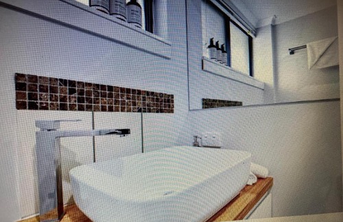 Birtinya Bed & Breakfast | Cosy coastal studio 900 m