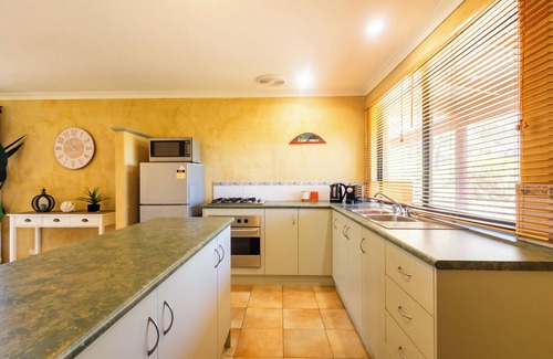 Kronkup Cottage | Cosy Corner by the BnB Collection