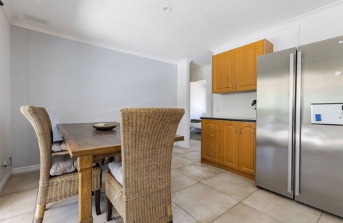 Hamilton Hill House | Cosy Corner Retreat by SwanBnB Management - close to Fremantle