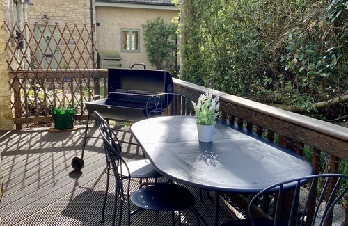 Cirencester Cottage | Cosy Cotswolds style cottage in a stunning location on the Lower Mill Estate