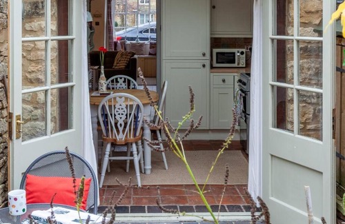 Moreton-in-Marsh House | Cosy Cotswolds cottage with strong WiFi and self check in service