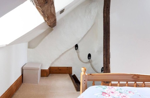 Moreton-in-Marsh House | Cosy Cotswolds cottage with strong WiFi and self check in service