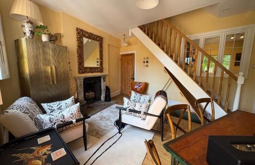 Melbourne House | Cosy Cottage in Melbourne