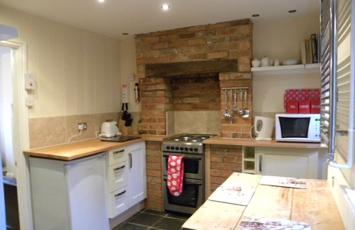 Hook Norton Cottage | Cosy cottage with great pubs and brewery within walking distance. Pet friendly