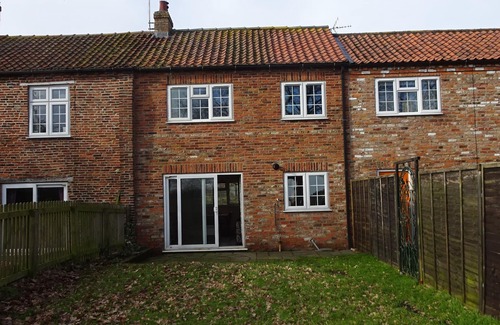York House | *COSY COTTAGE, with shared, seasonal pool, 4 mile walk along the river to York