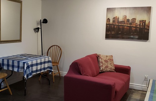Mississauga Valleys Apartment | Cosy Executive Apartment for Short-term Guests