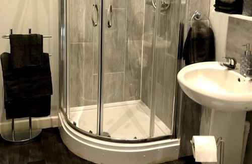 Stoke-on-Trent Apartment | Cosy Flat in Central Stoke - Close to Amenities