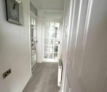 Havering Park Apartment | Cosy flat in Romford, 30 mins from London City