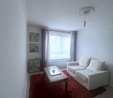 Havering Park Apartment | Cosy flat in Romford, 30 mins from London City