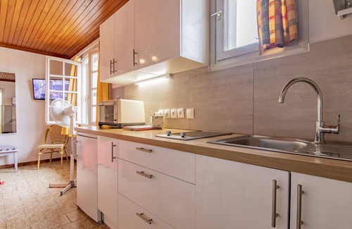 Saintes-Maries-de-la-Mer Apartment | Cosy apartment for 2 people with WIFI, TV and parking