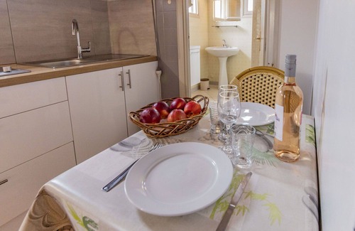Saintes-Maries-de-la-Mer Apartment | Cosy apartment for 2 people with WIFI, TV and parking
