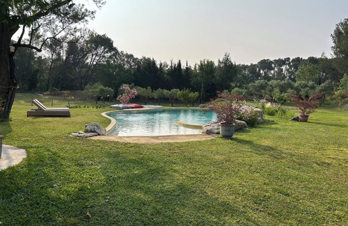 Noves Apartment | Cosy gîte with pool in the heart of Provence, between Alpilles and Lubéron.