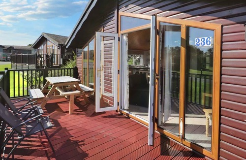 Looe Cabin | Cosy holiday lodge with easy access to the coast path between Polperro and Looe.