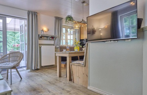 Reutum House | Cosy home with bubble bath and outdoor fireplace