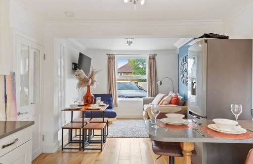 St. Helier House | Cosy House Close to Morden Park & Wimbledon