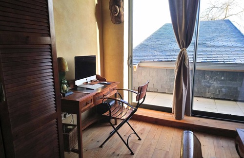 Villennes-sur-Seine House | Cosy independent studio in natural materials :)
