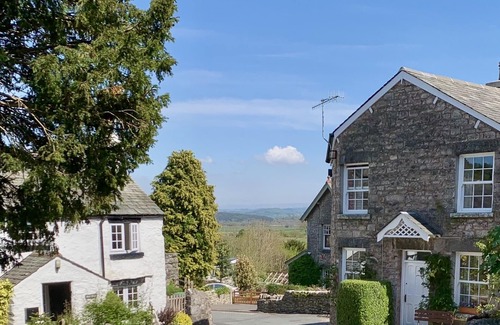 Lindale Cottage | Cosy Lakeland Cottage with jacuzzi bath, log fires and a 4 poster bed.