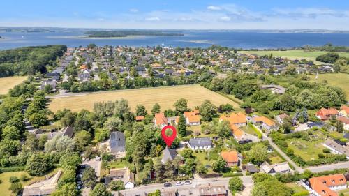 Roskilde Bed & Breakfast | Cosy-Living Bed and Kicthen - close to beach and fjord