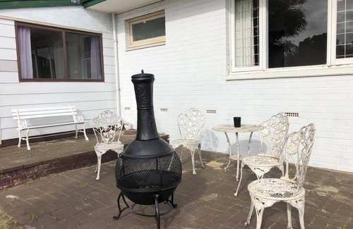 Thornlie House | Cosy Lodge Thornlie - comfort at value price.