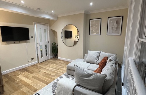South Norwood Apartment | Cosy, luxurious 2 bed, in the heart of London