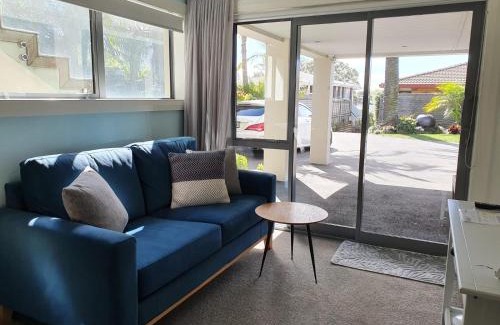 Mount Maunganui Apartment | Cosy Mount Studio Moments to Beach & Downtown