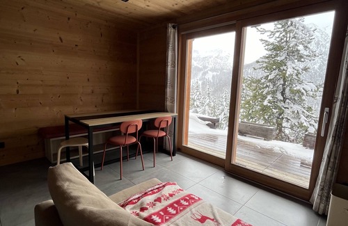 Montgenevre Ski Chalet | Cosy Mountain view free park