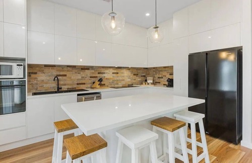 Bendigo House | Cosy Retreat on Forest (Non Smoking) - Sleeps 6