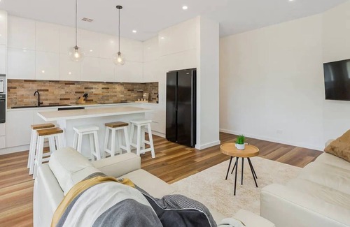 Bendigo House | Cosy Retreat on Forest (Non Smoking) - Sleeps 6