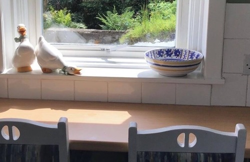 Waternish House | Cosy Sea view Skye Cottage for 6