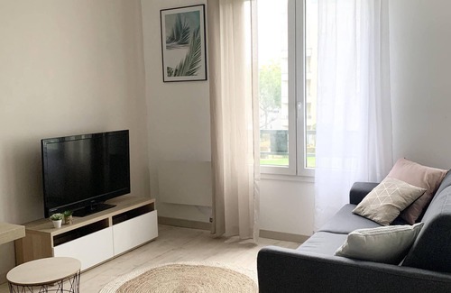 Cergy Apartment | Cosy Studio 30m2 - At the foot of the station - Parking