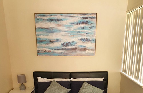 Woodville South Apartment | Cosy Studio Apartment close to QEH + Adelaide CBD + Airport + Beaches